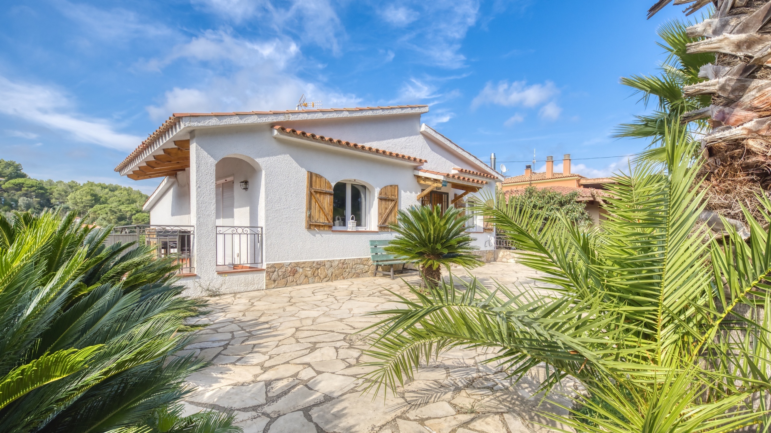 Villas de vacaciones Costa Brava España - Villa Nicky - Llegada a la propiedad con vista a la calle