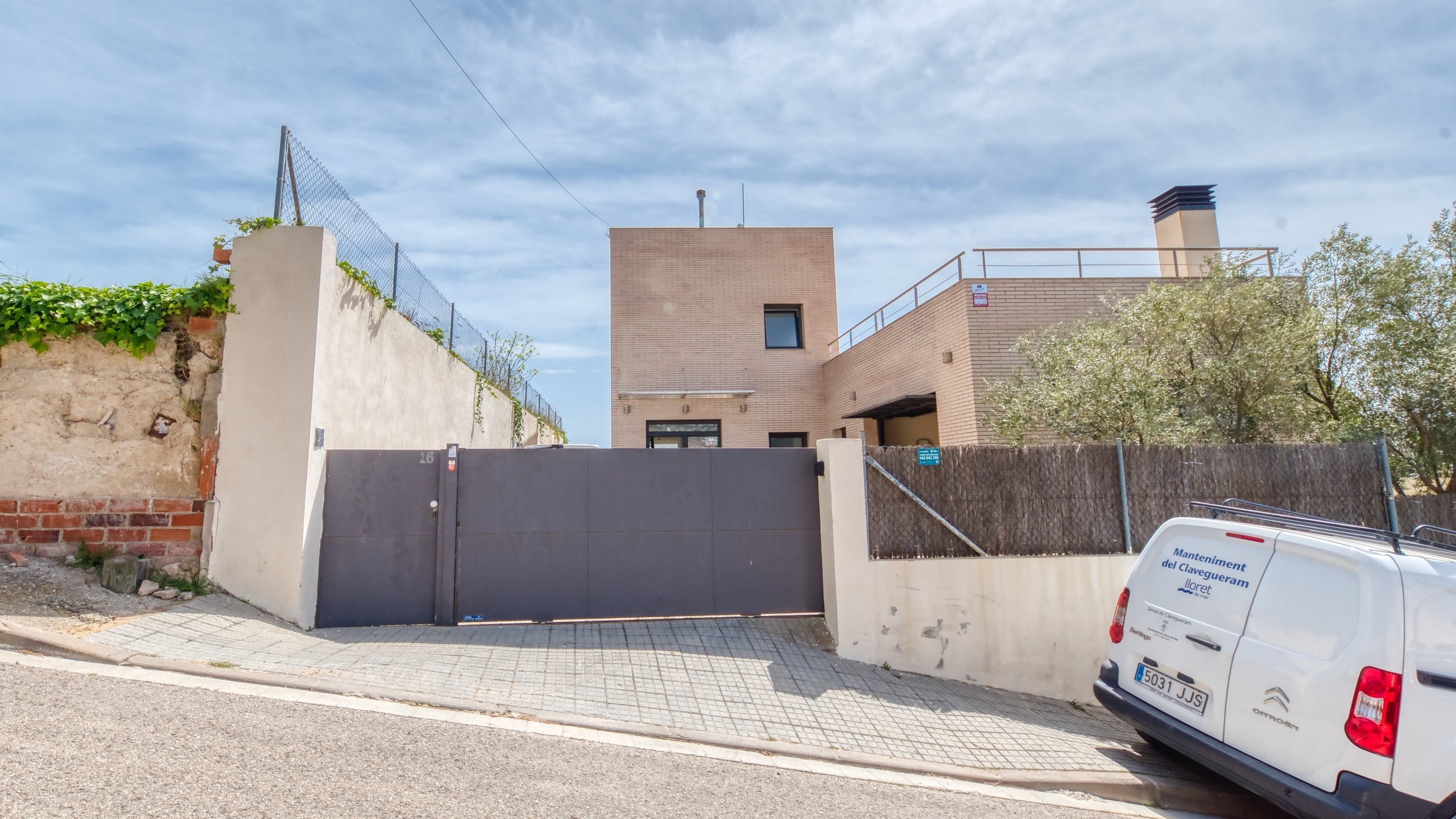 Villas de vacaciones Costa Brava España - Villa Macey - Llegada a la propiedad con vista a la calle