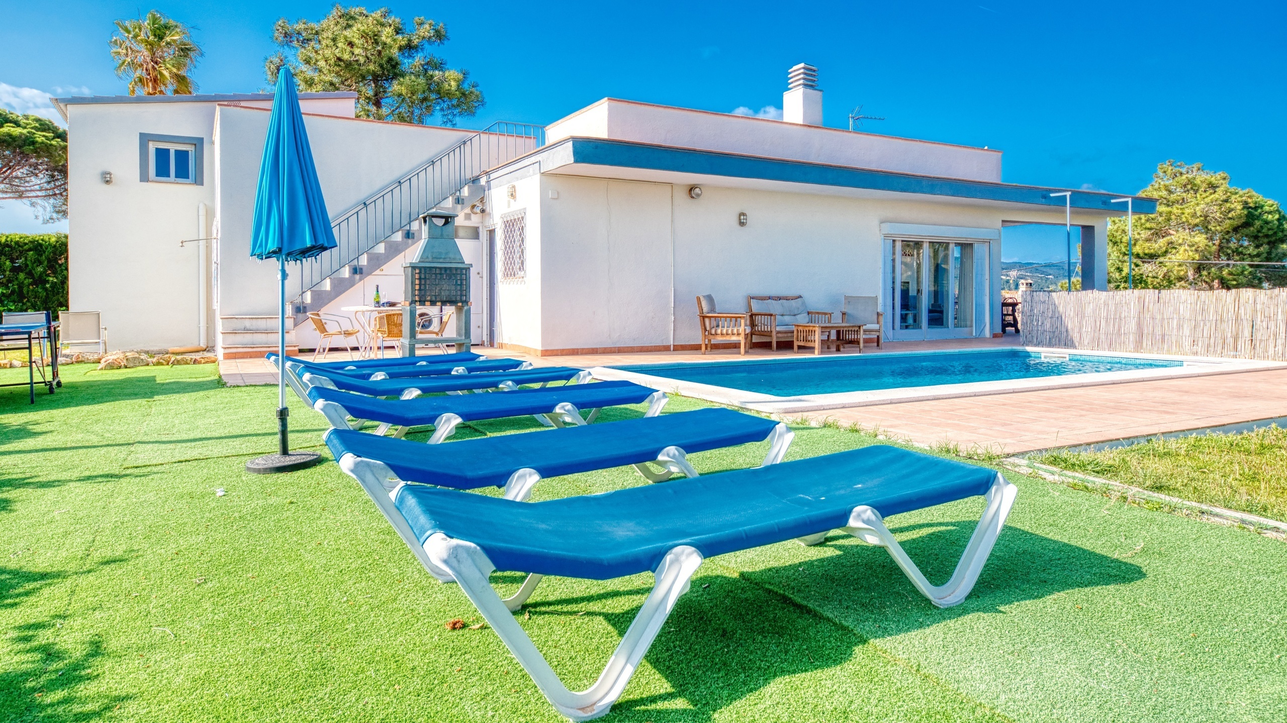 Villas de vacaciones Costa Brava España - Villa Yara - Tumbonas